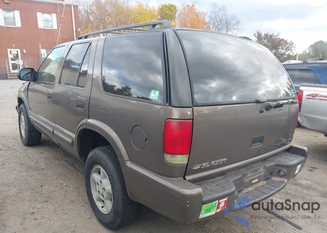 2000 Chevrolet Blazer Ls from USA, damaged, VIN 1GNDT13WXY2308038